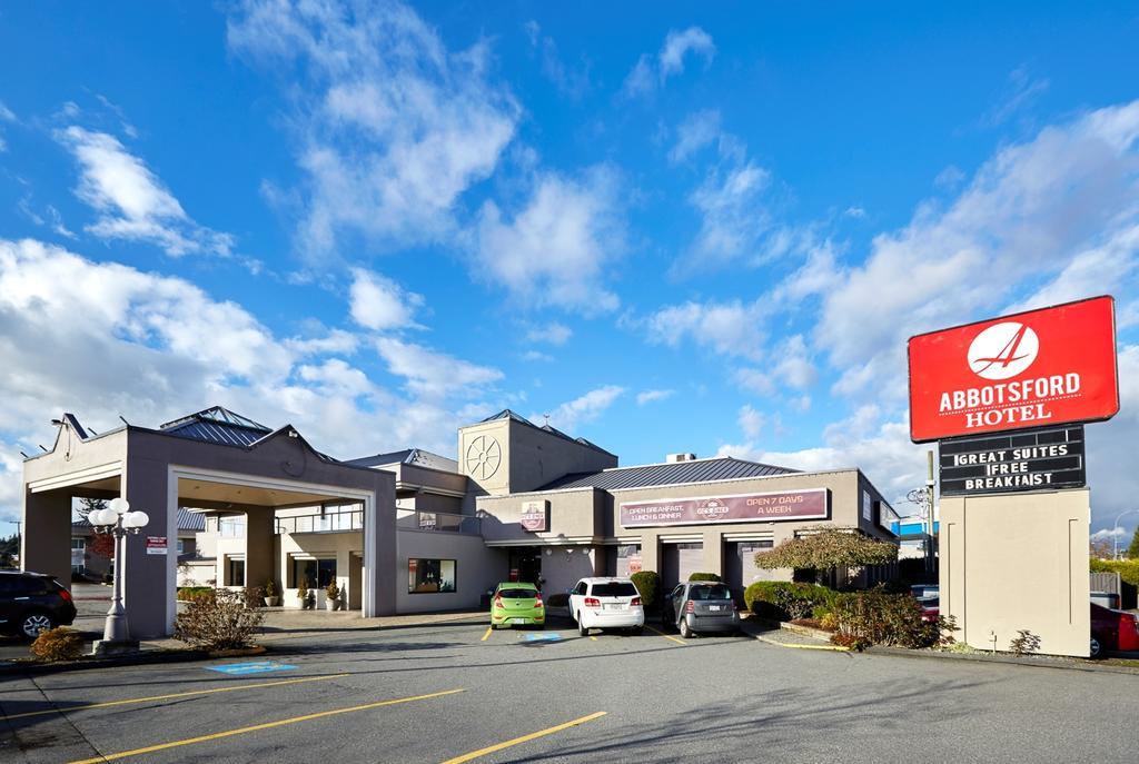 Ramada By Wyndham Abbotsford Hotell Exteriör bild