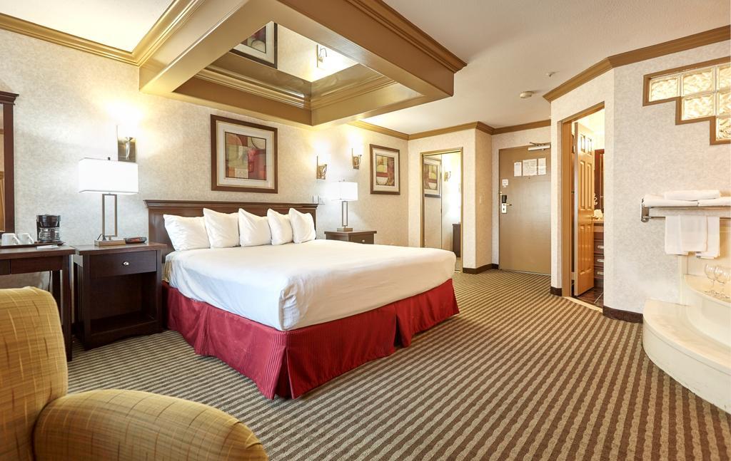 Ramada By Wyndham Abbotsford Hotell Exteriör bild