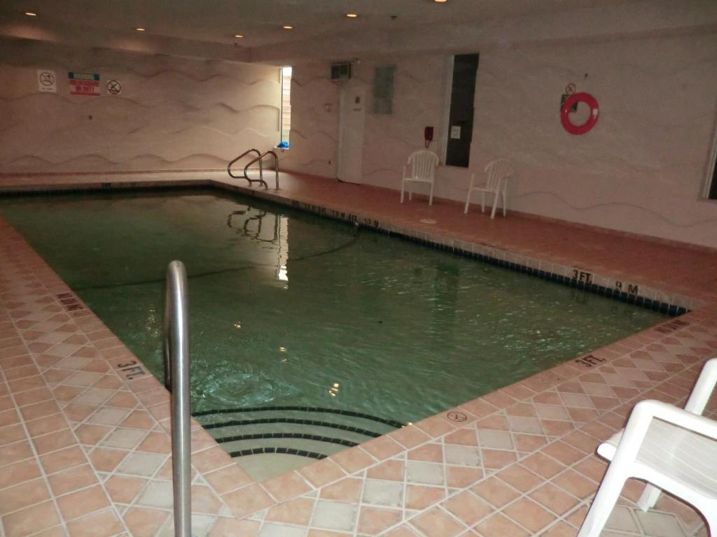 Ramada By Wyndham Abbotsford Hotell Exteriör bild