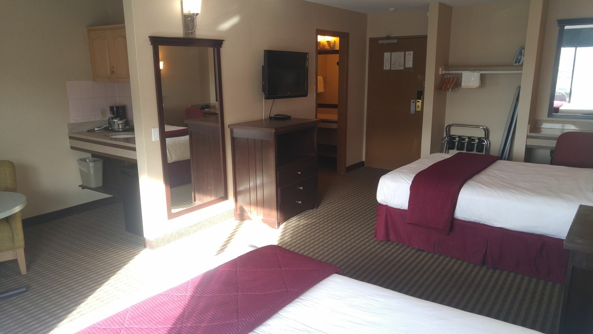 Ramada By Wyndham Abbotsford Hotell Exteriör bild