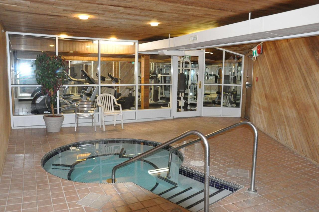 Ramada By Wyndham Abbotsford Hotell Exteriör bild