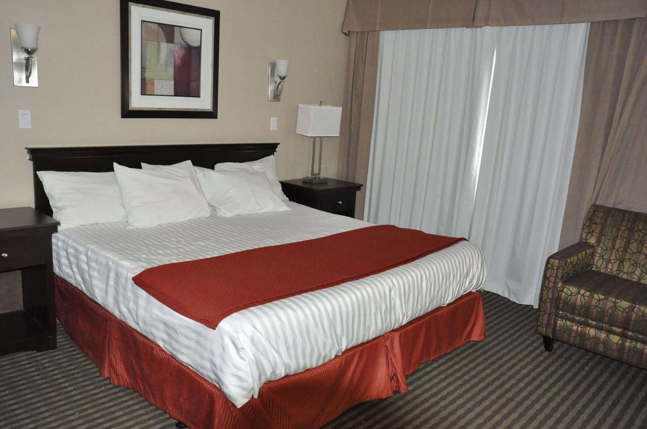 Ramada By Wyndham Abbotsford Hotell Exteriör bild